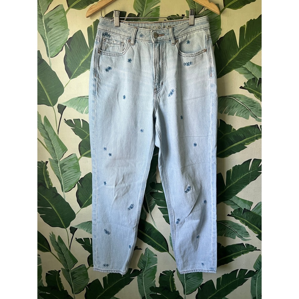 American Eagle Highest Rise Mom Jeans Women 8 Light Wash Floral Embroidered